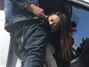 車の中で中国の恋人の屋外激しいセックス